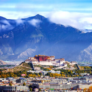 TIBET-MOUNTAINS OF DEITIES