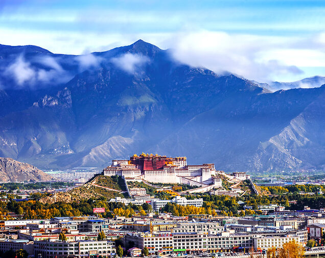 TIBET-MOUNTAINS OF DEITIES