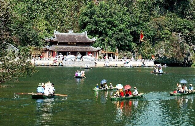 Ho Chi Minh - Ha Noi-Trang An - Chua Hương - Ha Tay -City Tour Ha Noi - 6 days 5 nights